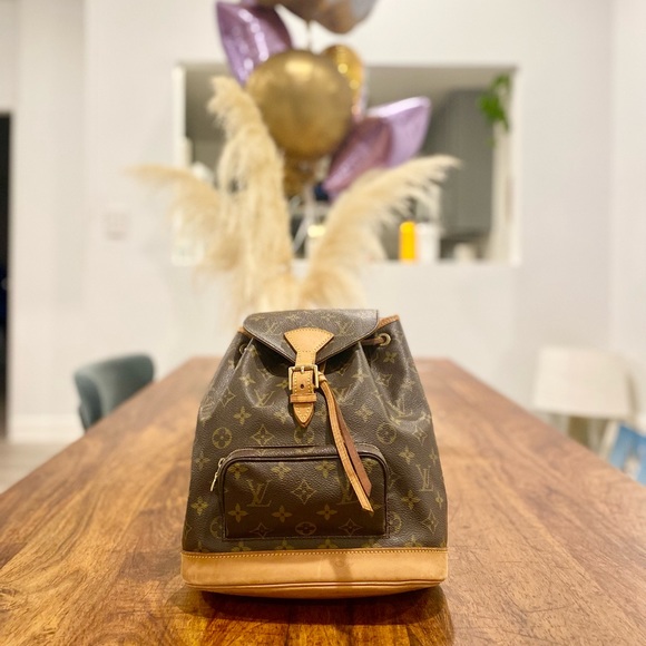 Louis Vuitton Montsouris MM Backpack - Picture 5 of 9